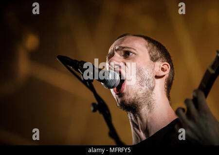 Pays-bas, Tilburg - Avril 21, 2018. L'artiste américain doom metal Mizmor effectue un concert live au cours de la Dutch music festival Roadburn Festival 2018 à Tilburg. (Photo crédit : Gonzales Photo - Peter Troest). Banque D'Images