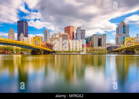 Pittsburgh, Pennsylvanie, USA Skyline sur la rivière. Banque D'Images