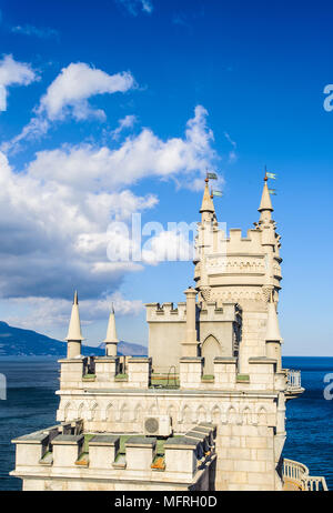 Le Swallow's Nest, un château décoratif situé entre Yalta et Alupka sur la péninsule de Crimée dans le sud de l'Ukraine. Il a été construit entre 1911 et 1 Banque D'Images