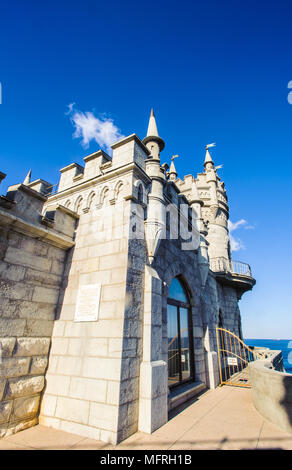 Le Swallow's Nest, un château décoratif situé entre Yalta et Alupka sur la péninsule de Crimée dans le sud de l'Ukraine. Il a été construit entre 1911 et 1 Banque D'Images