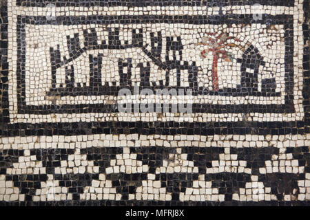 Forteresse romaine représentée dans la mosaïque romaine de Pompéi, aujourd'hui exposées dans le Musée Archéologique National (Museo Archeologico Nazionale di Napoli) à Naples, Campanie, Italie. Banque D'Images