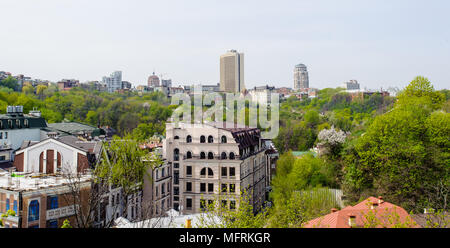 Descente Andriyivskyy Andrew's Descent) est une descente historique reliant la ville haute de Kiev et le quartier commercial historique voisin Podil Banque D'Images