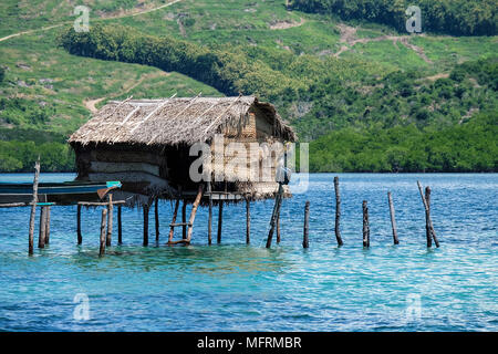 Un décor de gitans de la mer ou bajau laut chambre à Tebah Batang Village, Lahad Datu, Sabah, Bornéo. Banque D'Images