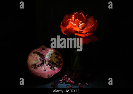 The still life with fruit and tulip Banque D'Images