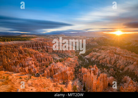 Bryce Canyon National Park, Utah, USA à l'aube. Banque D'Images