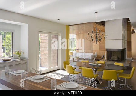 Cuisine moderne avec bar pour le petit-déjeuner avec coin repas Banque D'Images