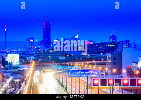 Wien, Vienne : Autoroute A23 (Südosttangente), vue de la T-Mobile-Center de T-Mobile Austria et T-Systems l'Autriche, dans le quartier de St Marx et sur Banque D'Images