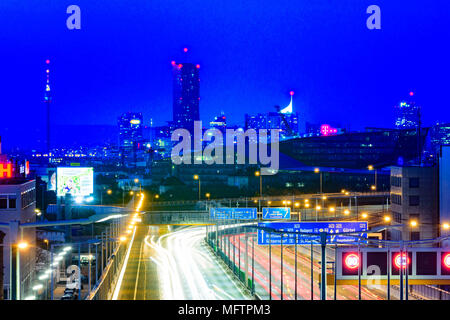 Wien, Vienne : Autoroute A23 (Südosttangente), vue de la T-Mobile-Center de T-Mobile Austria et T-Systems l'Autriche, dans le quartier de St Marx et sur Banque D'Images