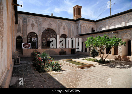 L'Tabatabaei au sein House, une maison historique à Kashan, Iran. Il a été construit au début des années 1880 pour les riches Tabatabaei au sein de la famille. Banque D'Images