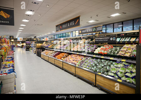 ALDI ouverture de leur magasin Chapel Allerton à Leeds. L'intérieur la photo Banque D'Images