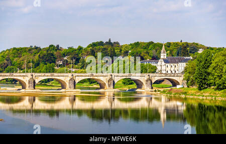 Pont Wilson sur la Loire à Tours - France Banque D'Images