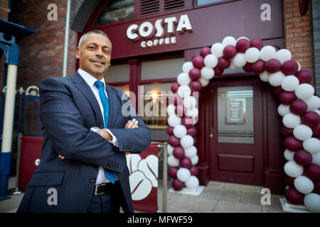 Costa Coffee ouverture officielle de la TV, ITV Granada, soap Coronation Street. Photo Jason Cotta MD UK et l'Irlande Banque D'Images