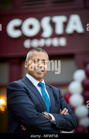 Costa Coffee ouverture officielle de la TV, ITV Granada, soap Coronation Street. Photo Jason Cotta MD UK et l'Irlande Banque D'Images