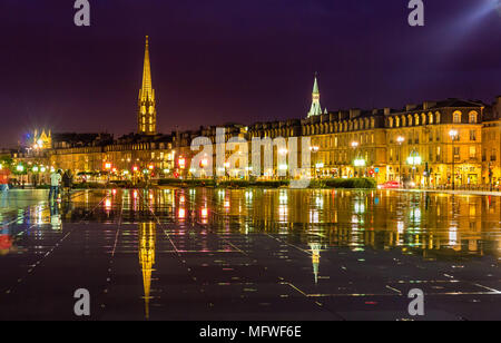 Le miroir d'eau à Bordeaux - France Banque D'Images