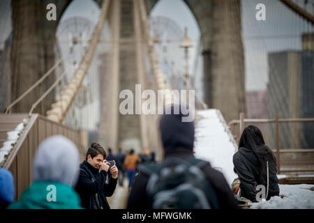 Brooklyn à New York, aucun verrou n'amende avis sur Brooklyn Bridge'arrêter de prendre des photos sur la structure Banque D'Images