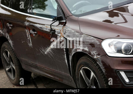 Close up vues d'endommagement d'une voiture garée à St Albans, Royaume-Uni. Banque D'Images