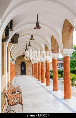 Galerie dans l'église de Saint Nektarios. Faliraki. L'île de Rhodes. Grèce Banque D'Images