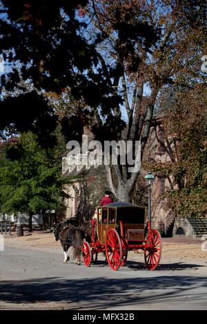 Cheval chariot restauré sur Duc de Gloucester Street, dans la ville coloniale de Williamsburg en Virginie Banque D'Images