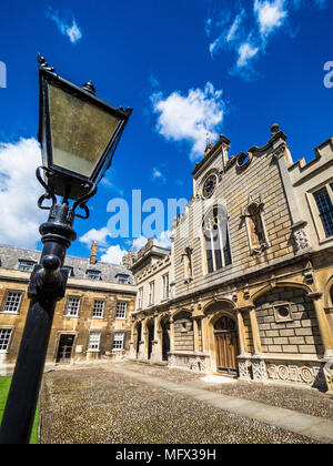 Peterhouse College Cambridge - La Tour de l'horloge de Peterhouse College, qui fait partie de l'Université de Cambridge. Le collège a été fondé en 1284. Banque D'Images