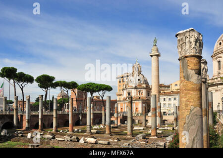 La Colonne Trajane et le Forum, site du patrimoine mondial de l'Unesco. Rome, Italie Banque D'Images