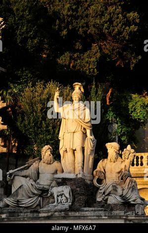 Fontaine de la Déesse Roma (Fontana della Dea di Roma). Piazza del Popolo, Rome. Italie Banque D'Images