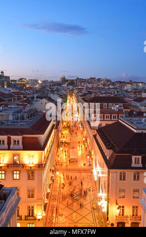 Rua Augusta dans le quartier de Baixa, au crépuscule. Lisbonne, Portugal Banque D'Images