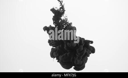 Nuage d'encre noir in front of white background Banque D'Images