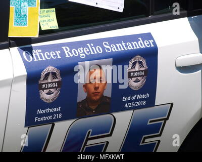 Dallas,USA,26 avril 2018. Dallas patrolman, Regelio Santander, tourné à un Home Depot le 24 avril, est mort à la suite d'une chirurgie à l'Hôpital presbytérien de la Santé du Texas, Dallas. Partenaire de l'agent de Santander a également été tourné ainsi que la perte du magasin funéraire Agent Agent de prévention pour Santander sera mardi, 01 mai à Rockwall, Texas.dallaspaparazzo/Alamy Live News Banque D'Images