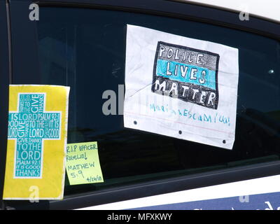 Dallas,USA,26 avril 2018. Dallas patrolman, Regelio Santander, tourné à un Home Depot le 24 avril, est mort à la suite d'une chirurgie à l'Hôpital presbytérien de la Santé du Texas, Dallas. Partenaire de l'agent de Santander a également été tourné ainsi que la perte du magasin funéraire Agent Agent de prévention pour Santander sera mardi, 01 mai à Rockwall, Texas.dallaspaparazzo/Alamy Live News Banque D'Images