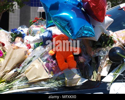 Dallas,USA,26 avril 2018. Dallas patrolman, Regelio Santander, tourné à un Home Depot le 24 avril, est mort à la suite d'une chirurgie à l'Hôpital presbytérien de la Santé du Texas, Dallas. Partenaire de l'agent de Santander a également été tourné ainsi que la perte du magasin funéraire Agent Agent de prévention pour Santander sera mardi, 01 mai à Rockwall, Texas.dallaspaparazzo/Alamy Live News Banque D'Images