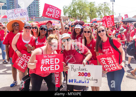 Phoenix, USA, 26 avril 2018, le n° RedForEd - Mars Mesdames. Credit : Michelle Jones - Arizona/Alamy Live News. Banque D'Images
