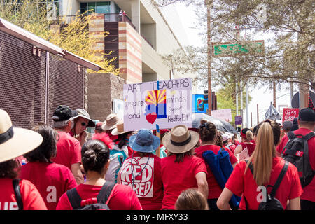 Phoenix, USA, 26 avril 2018, le n° RedForEd - Mars Les professeurs d'art. Credit : Michelle Jones - Arizona/Alamy Live News. Banque D'Images
