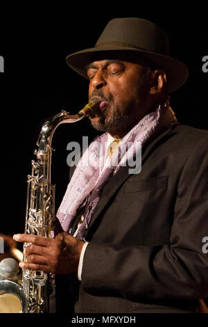 Torino, Italie. 26 avril 2018. Le saxophoniste de jazz américain Archie Shepp en concert au Festival de Jazz de Turin Banque D'Images