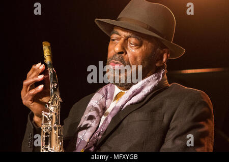 Torino, Italie. 26 avril 2018. Le saxophoniste de jazz américain Archie Shepp en concert au Festival de Jazz de Turin Banque D'Images