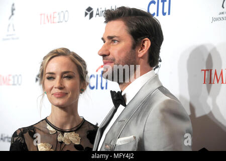 Emily Blunt et son mari John Krasinski participant à la fois au Gala 2018 100 Jazz at Lincoln Center le 24 avril 2018 à New York. Banque D'Images
