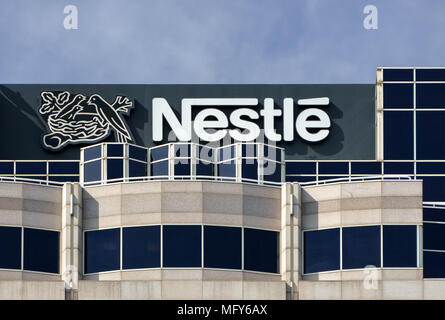 GLENDALE, CA/USA - 24 octobre 2105 : Nestle USA siège. Nestlé est une société transnationale de l'alimentation et des boissons. Banque D'Images