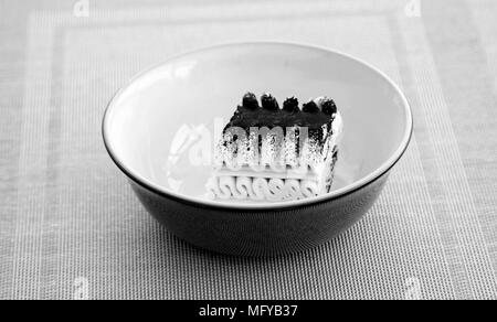 Viennetta glace dans un bol - monochrome Banque D'Images