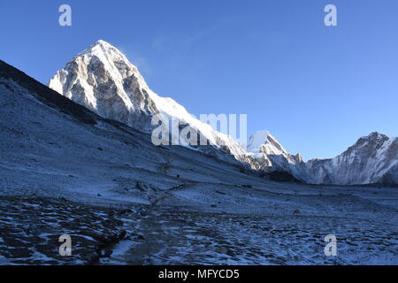 Pumori vu depuis le Kala Patthar, Népal Banque D'Images