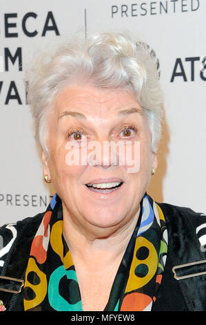 NEW YORK, NY - 23 avril : actrice Tyne Daly assiste à la projection de "tous les actes de la vie" au cours de la 2018 Tribeca Film Festival au Théâtre SVA sur Avril Banque D'Images