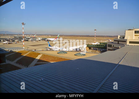 MILAN MALPENSA, ITALIE - circa 2017, novembre : la vue de Milan-Malpensa airport, Terminal 1. Banque D'Images