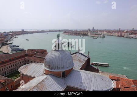 Ville de Venise, vue panoramique depuis le clocher de l'église de San Giorgio Maggiore, journée ensoleillée, Dome, Italie, Europe Banque D'Images