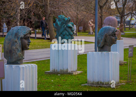 Moscou, Russie- avril, 24, 2018 : Avis de tête moderne sculptures dans fallen Monument Park également connu sous le nom Parc Muzeon des Arts avec des reliques de l'Union soviétique URSS Banque D'Images