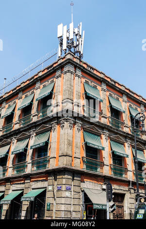Mexico,Mexicain,hispanique,centre historique,Calle Bolivar,bâtiment,extérieur,toit,antenne de téléphone cellulaire MX180305055 Banque D'Images