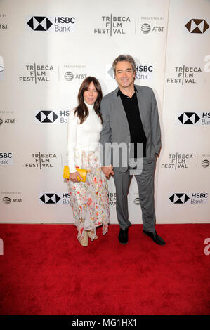 NEW YORK, NY - 21 avril : Leslie Urdang et Jon Tenney assister à la première de "La Mouette" au cours de la 2018 Tribeca Film Festival au CCMB Tribeca PAC o Banque D'Images