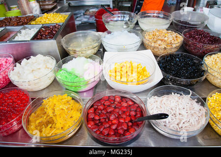 Les fruits doux en vente au marché dans Chinatown, Bangkok, Thaïlande Banque D'Images