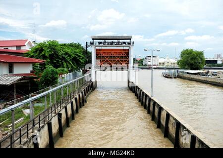 Floodgate de Chao Phraya. Banque D'Images