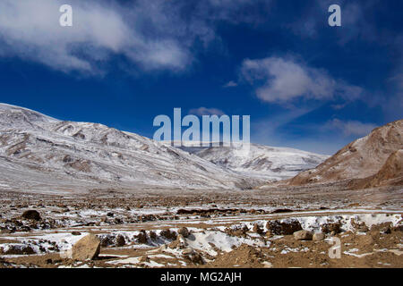 Vallée gelé près de Puga sources d'eau chaude, le Ladakh, le Jammu-et-Cachemire Banque D'Images