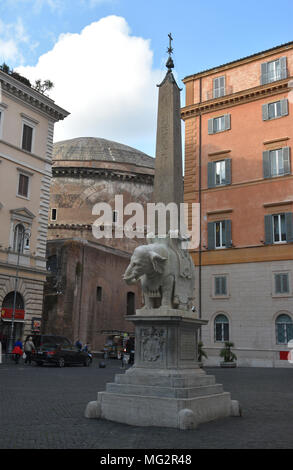 L'éléphant et l'obélisque est une sculpture conçue par l'artiste italien Gian Lorenzo Bernini. Banque D'Images