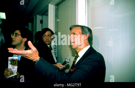 Washington, DC., USA, décembre 1992 Tom Brokaw de NBC à news event Banque D'Images