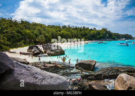 PHUKET, THAILND- Jan 25, 2016 : Tropical Beach at Similan le Jan 25, 2016 dans la mer d'Andaman, en Thaïlande. Banque D'Images